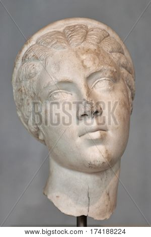 Portrait statue of Fulvia Plautilla. close up.