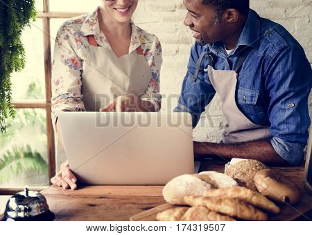 Couple partnership the bakehouse with e-business online