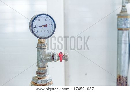 Instrument for measuring pressure attached on pipe at end of system.