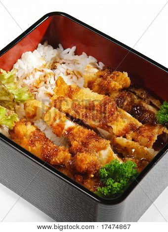 日本料理「揚げ豚肉米とパセリのソース