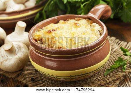 Cocotte With Mushroom And Chicken