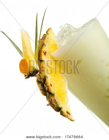 Alkoholische Cocktail - Midori mit Rum, Colada, Ananas und Sahne
