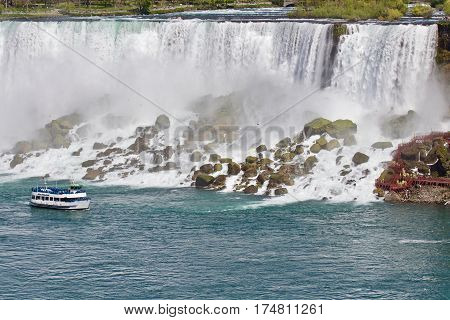 Beautiful Picture With A Ship And Amazing Niagara Waterfall