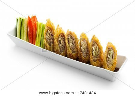 Deep Fried varkensvlees rollen met groenten en saus