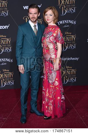 LOS ANGELES - MAR 02:  Dan Stevens and Susie Hariet arrives for the 