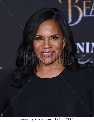LOS ANGELES - MAR 02:  Audra McDonald arrives for the 