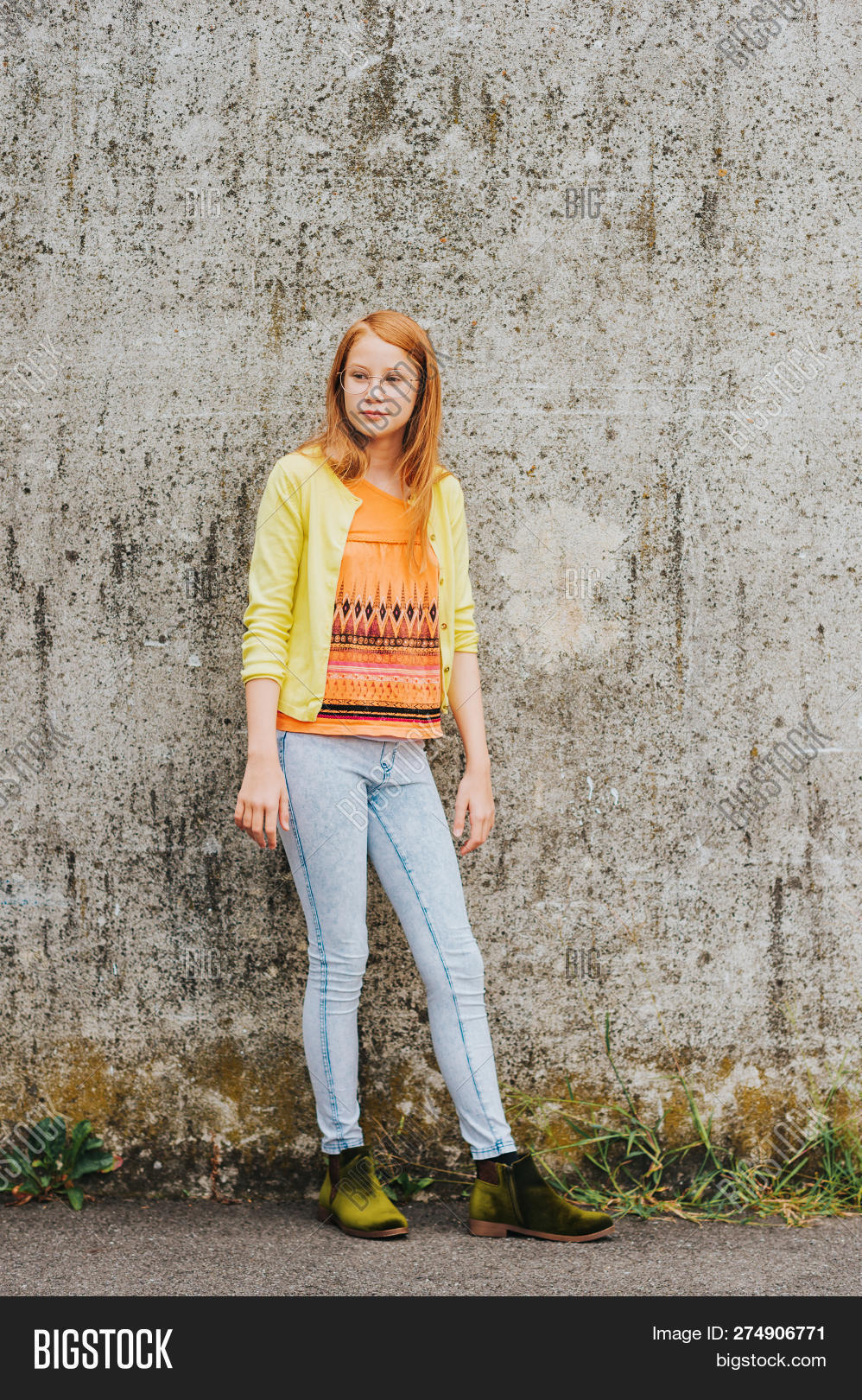 yellow jacket with red head