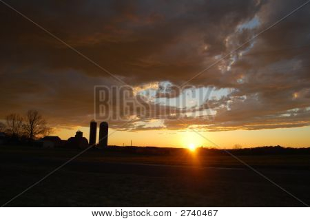 Azienda agricola al tramonto