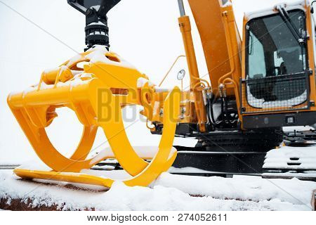 Hydraulic Manipulator. Yellow Log Loader. Forestry Equipment For Moving Wood And Other Materials. He