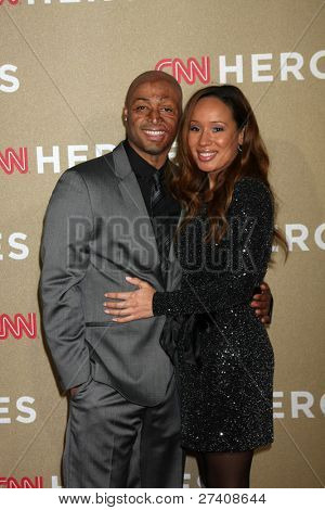 LOS ANGELES - DEC 11: JR Martinez kommt bei den 2011 CNN Heroes Awards im Shrine Auditorium on Dez