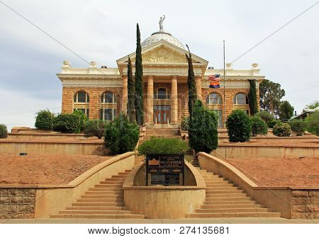 Nogales, Arizona, Usa - May 1, 2018:  Front Entrance Of The Santa Cruz County Historic 1904 Courthou