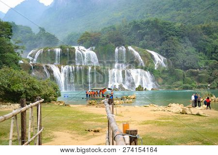 Cao Bang, Vietnam - Nov 30, 2018 : Tourist Visiting Ban Gioc Waterfall Or Detian Falls By Bamboo Boa