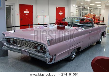 Sochi, Russia -  November  08.2018, Wedding Lincoln Continental In The Museum Of Automobile Sports I