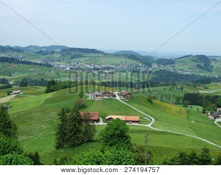 Farms And Pastures Of The Zürchersmühle Village - Canton Of Appenzell Ausserrhoden, Switzerland