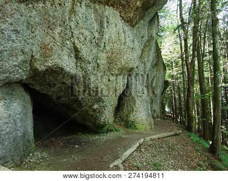 Rocks Between The Zürchersmühle And The Hundwiler Höhi Peak - Canton Of Appenzell Ausserrhoden, Swit