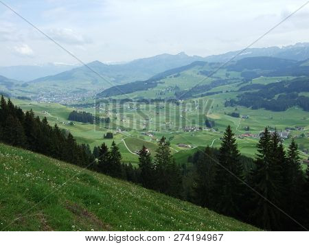 Pastures And Hills Of The Zürchersmühle Village - Canton Of Appenzell Ausserrhoden, Switzerland