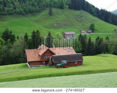 Farms And Pastures Of The Zürchersmühle Village - Canton Of Appenzell Ausserrhoden, Switzerland