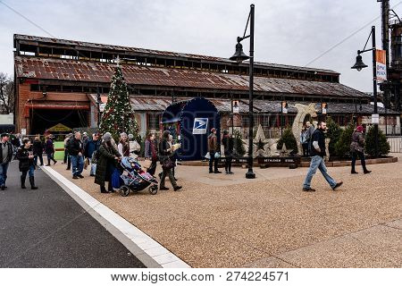People At The Christkindlmarket