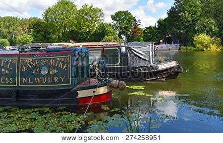 St Neots, Cambridgeshire, England - August 25, 2018: Narrow  Boats On The River Ouse At St Neots.