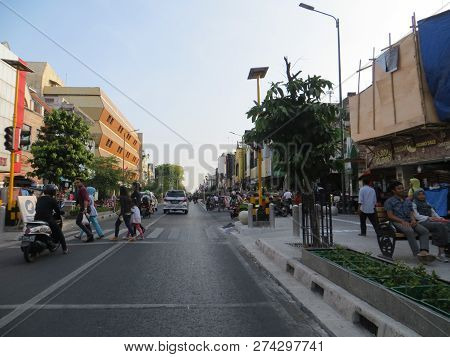 Yogyakarta, Indonesia - October 29, 2018: Cityscape Of Jalan Malioboro. The Street Is Always Crowded