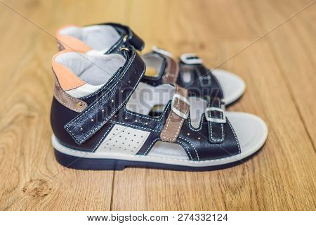 Childrens Orthopedic Shoes. Thomas Heel, Arch Support