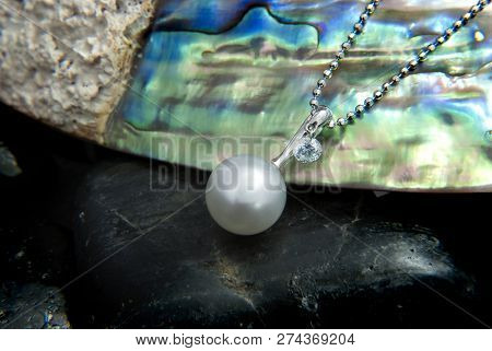 White Gold Pendant With Tahitian Pearl And Diamond On Mother Of Pearl Shell (pinctada Margaritifera)