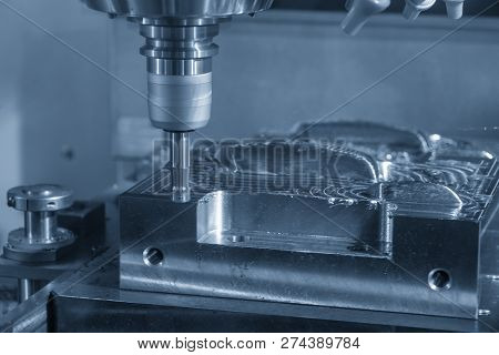 The  Operation Of Cnc Milling Machine .the Cnc Milling Machine Cutting The Mold Part With The Index-