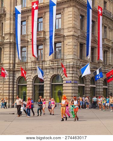 Zurich, Switzerland - August 2, 2014: People On Paradeplatz Square On The Day Of The Street Parade. 