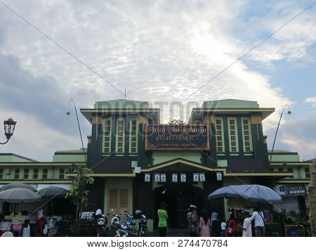 Yogyakarta, Indonesia - October 31, 2018: The Front Entrance Of Pasar Beringharjo, The Oldest Tradit