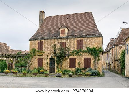 Street With Historical Houses In Saint-leon-sur-vezere, Dordogne,france