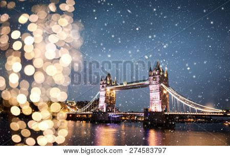 snowing in London, UK - winterholidays  in the city