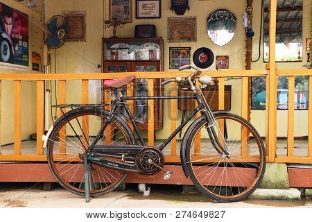 Banting, Selangor, Malaysia - November 18, 2018 : Old Hercules Bicycle Model Park In Front Of An Old