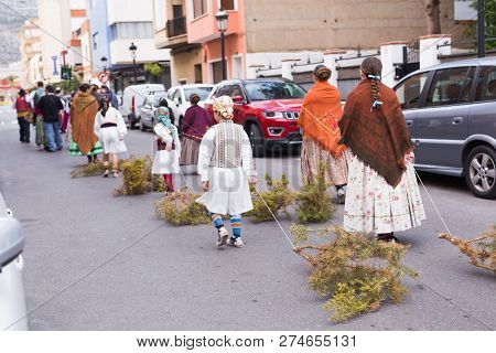 Oropesa Del Mar, Spain - January 13, 2018: Holiday Procession On Festival Of Saint Anthony In The St