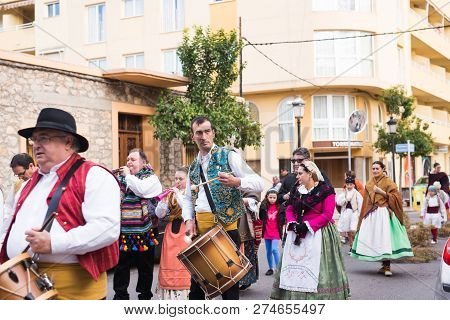 Oropesa Del Mar, Spain - January 13, 2018: Holiday Procession On Festival Of Saint Anthony In The St