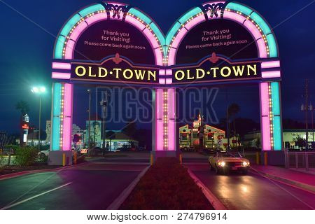 Orlando, Florida.  November 0, 2018 Vintage Car Entering In Saturday Nite Classic Car Show And Cruis