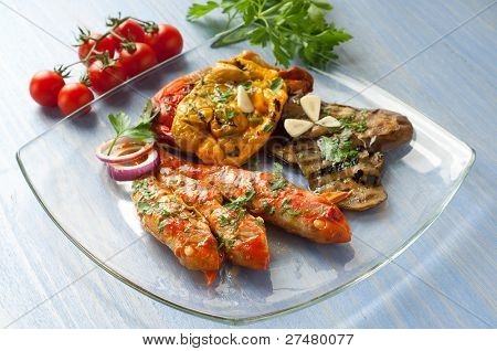 rød multe og grillede grøntsager