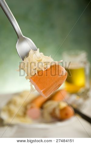 wurstel se zelím nad vidlice