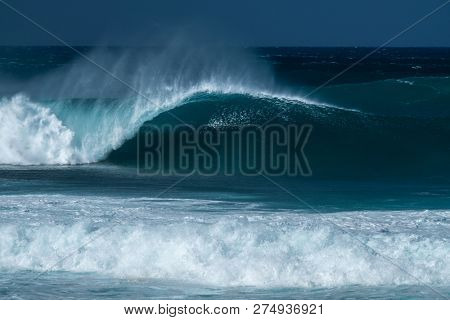 Perfectly shaped surfing wave - Banzai Pipline. The North Shore of Oahu, Hawaii