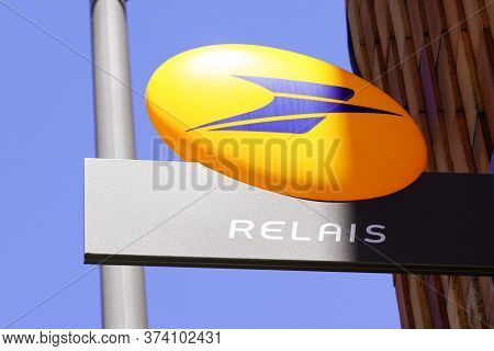 Bordeaux , Aquitaine / France - 05 05 2020 : La Poste Relais Shop Sign And Logo On Office French Pos