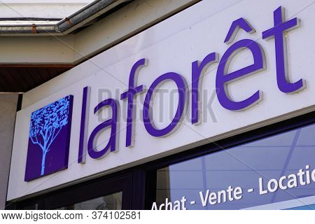 Bordeaux , Aquitaine / France - 06 20 2020 : Laforet Sign Logo In Wall Building Agency Of Real Estat