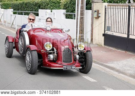 Bordeaux , Aquitaine / France - 06 20 2020 : Lomax Citroen British Kit Car Sports Roadster In Street