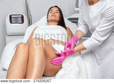 Aesthetic Cosmetologist Makes Lipolytic Injections To Burn Fat On The Thighs, Hips And Body Of A Wom