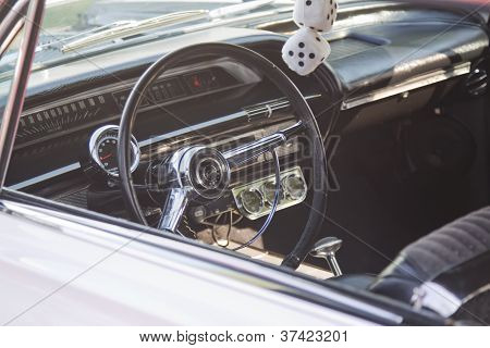 Bílá Chevy Impala Ss interiér