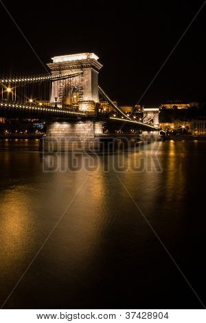 The Szï¿½chenyi Chain Bridge