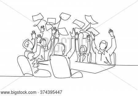 One Single Line Drawing Of Young Male And Female Stockbroker Celebrate Their Success Win On The Stoc