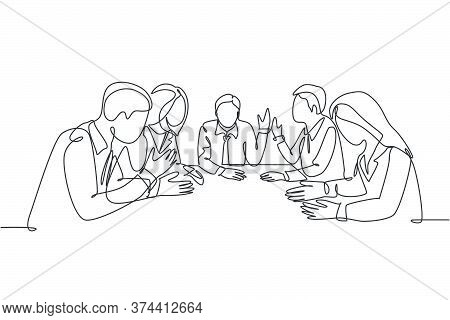 One Continuous Line Drawing Of Young Male And Female Sales Managers Meeting To Discuss Company Goal 