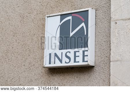 Bordeaux , Aquitaine / France - 06 20 2020 : Insee Logo Sign Of French National Institute Of Statist