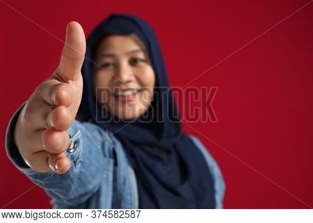 Portrait Of Muslim Businesswoman Offers Hand Shake, Deal Partnership Agreeement Concept, Selective F
