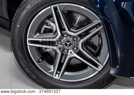 Novosibirsk/ Russia - April 21 2020:  Mercedes Benz Gle-class, Close-up Of The Alloy Wheel. Photogra