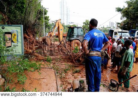Salvador, Bahia / Brazil - April 9, 2015: Members Of The Fire Department And Volunteer People Are Se